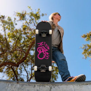 Neon-Pink „Queen“ Graffiti Skateboard