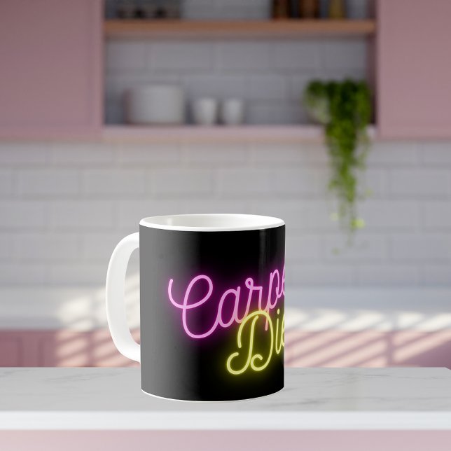 Neon Pink und Gelbe Karpfen Diem Zweifarbige Tasse (Von Creator hochgeladen)