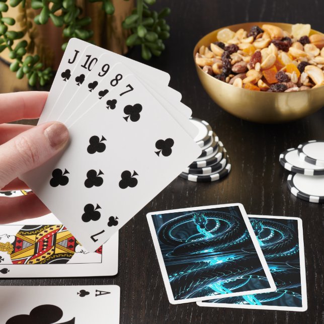 Neon Quantum Serpent of Ethereal Tanz Rund um eine Spielkarten (In Situ)