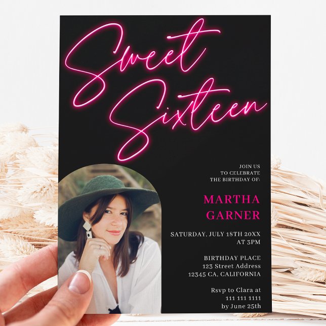 Neon rosa Zeichenskript Spaß Foto arch Sweet 16 Einladung (Von Creator hochgeladen)
