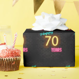 Neon Sign on Brick zum 70. Geburtstag Geschenkpapier