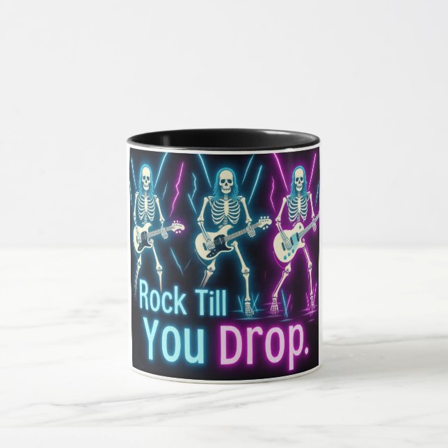 Neon Skeletons Rock Hard Halloween Tasse (Zentrum)