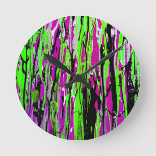 Neon Spritzer Paint Lila Green und Black Runde Wanduhr