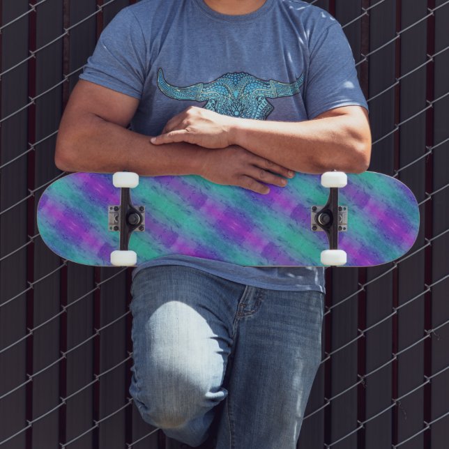 Neon Turquoise & Lila Streifen Skateboard (Außenbereich 3)