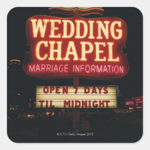 Neon Wedding Chapel Sign in Las Vegas, USA Quadratischer Aufkleber