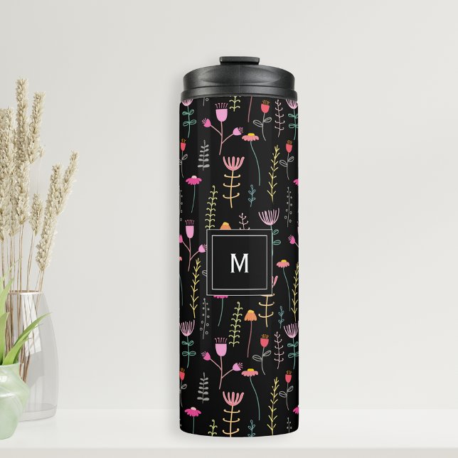Neon Wildblumen auf schwarz, mit Monogramm Thermosbecher (Personalized monogram   Thermal Tumbler drink bottle with bright Wildflowers on a black background)