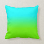 Neonaqua und grüne Ombré Schatten-Neonfarbe Kissen<br><div class="desc">Neonaqua und grüne Ombré Schatten-Neonfarbe verblassen</div>