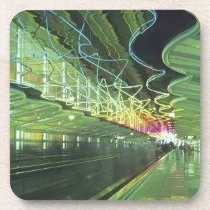 Neonbeleuchtung im Korridor des Flughafens O'hare, Getränkeuntersetzer