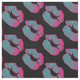 Neonblau-und Pink-Lippenstift-Kuss auf Schwarzem Stoff