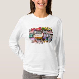 Neonlichter in den Straßen von Hongkong T-Shirt
