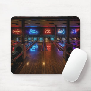 Neonlichter in dunkler Bowlingbahn Mousepad