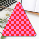Neonrosa und rotes Karton Vintag Dreieckiger Aufkleber<br><div class="desc">Neonrosa und rotes Karton | VINTAG | Classic | Trendy | Stilvoll | Mode | Minimal</div>