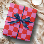 Neonrosa und rotes Karton Vintag Geschenkpapier<br><div class="desc">Neonrosa und rotes kariertes Karton mit Vintagem Karton</div>