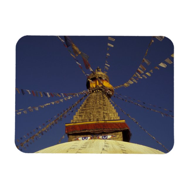 Nepal, Kathmandu. unter Gebetsfahnen, wachsam Magnet (Horizontal)