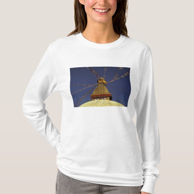 Nepal, Kathmandu. Unter Gebetsfahnen, wachsam T-Shirt (Vorderseite)