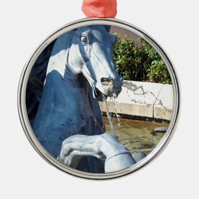 Neptun's Pferd, Plaza Fountain Detail Silbernes Ornament (Vorne)
