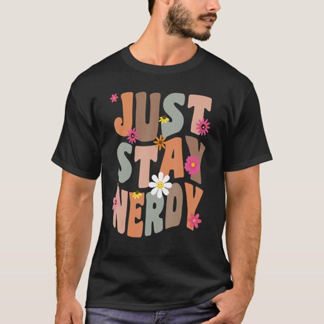 Nerd Bleibe Nerdy Pun T-Shirt (Vorderseite)