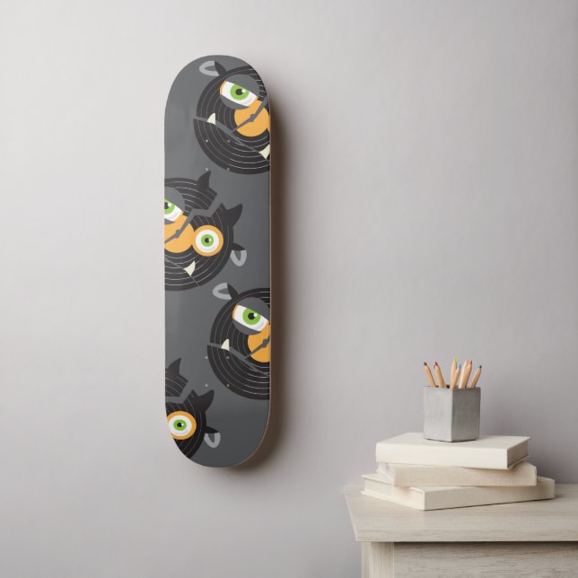 nerviger Wiederholungstroll  Skateboard (Wandkunst)