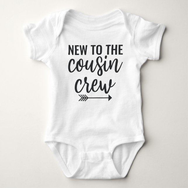 Neu in der Crew Cousin Baby Strampler (Vorderseite)