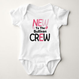 Neu in der Crew (Familienname) Baby Strampler