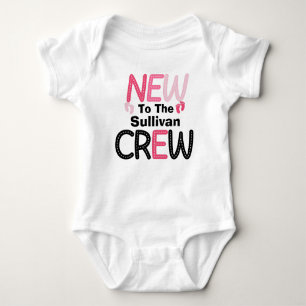 Neu in der Crew (Familienname) Baby Strampler