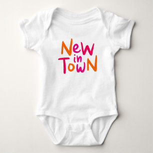 Neu in der Stadt. Baby Strampler