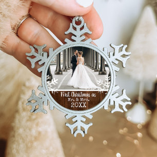 Neu verheiratetes 1. Weihnachtsfest Foto Rustikale Schneeflocken Zinn-Ornament
