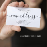 Neue Ankündigung zur Änderung des Adressschreibens Begleitkarte<br><div class="desc">Einfach elegante minimalistische schwarz-weiß neue Adresse Handschrift Kalligraphie Skript preiswert bewegliche Ankündigung kleine Karte.          Einfach mit Ihrer neuen Zuhause oder Büroadresse personalisieren.</div>