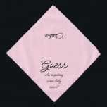 Neue Baby Sister Script Typografie Pink Pet Halstuch<br><div class="desc">Rosa Bandana, mit einer niedlichen Textankündigung... Raten Sie mal, wer bekommt eine neue Schwester? Denn Ihr Haustier ist auch Teil der Familie! Ideal für die Ankündigung eines neuen Haustieres oder Babys! Auch perfekt für Gender Enthüllung! Die Hintergrundfarbe ist für jede gewünschte Farbe, wie auch für den Schriftart, die Größe und/oder...</div>