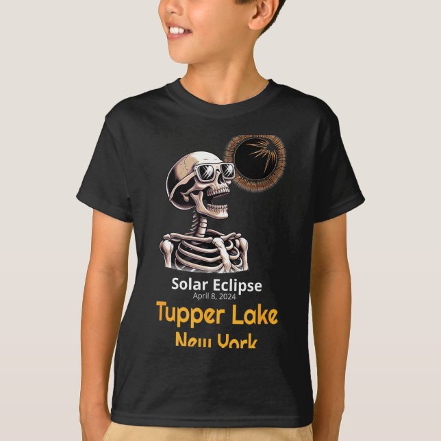 Neue Skelett-Sonnenfinsternis Tupper Lake T-Shirt (Vorderseite)