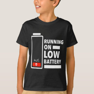 Neue Väter Mütter haben niedrigen Batteriestand T-Shirt
