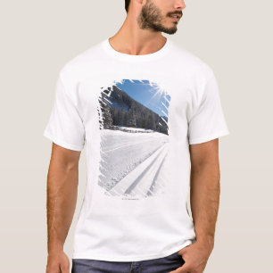 neue vorbereitete QuerfeldeinSkipiste in 2 T-Shirt