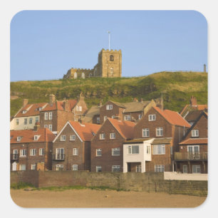 Neue Wohnbebauung und St Margarets Kirche, Whitby, Quadratischer Aufkleber