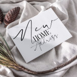 Neue Zuhause-Adresse Postkarte<br><div class="desc">Herzlichen Glückwunsch zu Ihrer neuen Zuhause. Lass Familie und Freunde wissen,  dass Sie eine neue Adresse mit dieser einfachen,  schwarz-weiß modernen Typografie New Zuhause Address Card haben.</div>