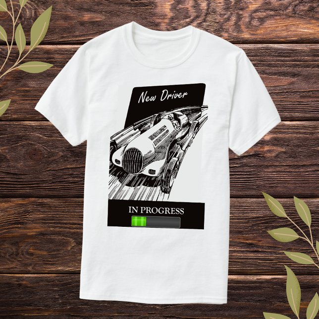 Neuer Fahrer im Vintagen Retro-Rennwagen T-Shirt (Von Creator hochgeladen)