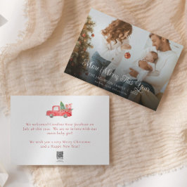 Neues Baby noch fröhlich Weihnachtsfamilie in dies Feiertagskarte