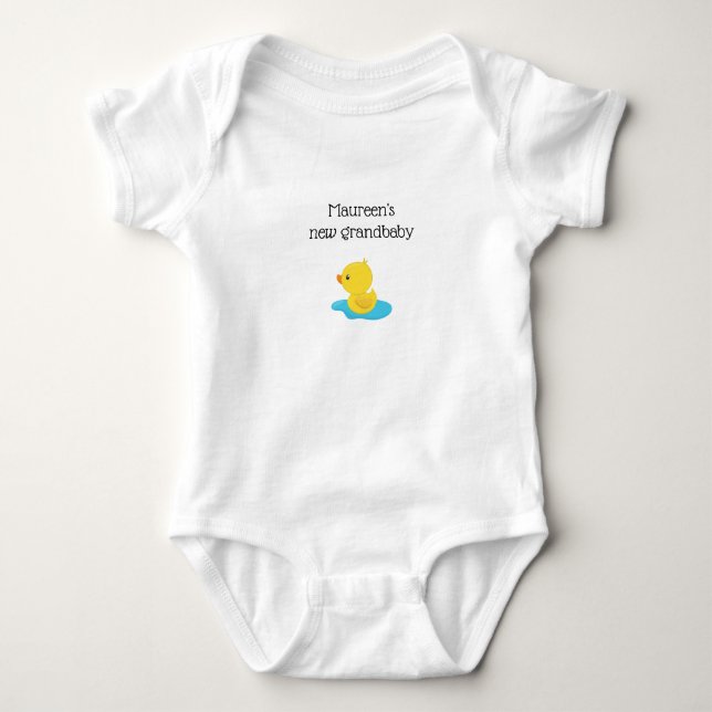 Neues Grandbaby mit Baby Duckling in Puddle Strampler (Vorderseite)