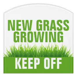 NEUES GRASS-WACHSTUM BEHIELT AB TÜRSCHILD