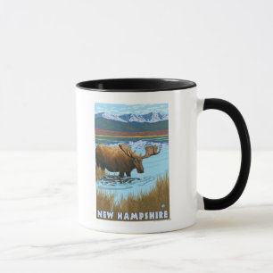 Neues HampshireMoose, das im See trinkt Tasse