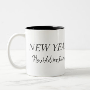 Neues Jahr, neue Abenteuer   Schwarz-Weiß-Typograf Zweifarbige Tasse