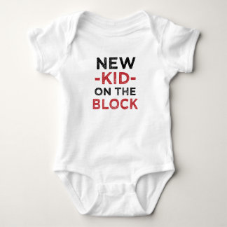 Neues Kind auf dem Block lustiges neues Baby Boy S Strampler