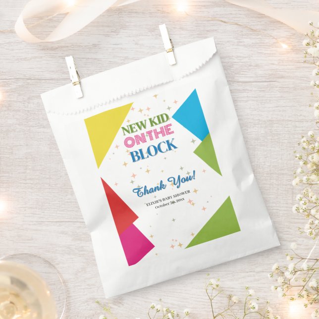 Neues Kind auf der Blockfarbendusche Geschenktütchen (Ausgeschnitten)