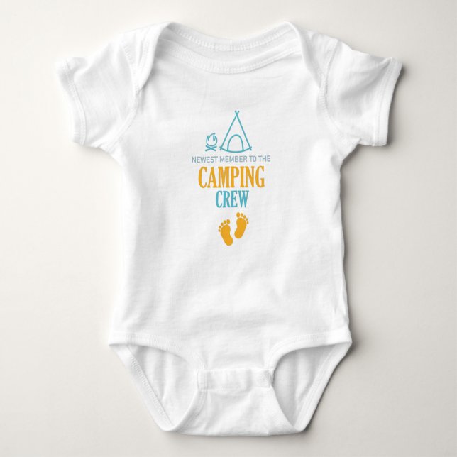 Neuestes Mitglied der Camping-Crew Baby Strampler (Vorderseite)