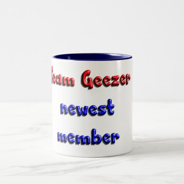 Neuestes Mitglied TeamGeezer Zweifarbige Tasse (Mittel)
