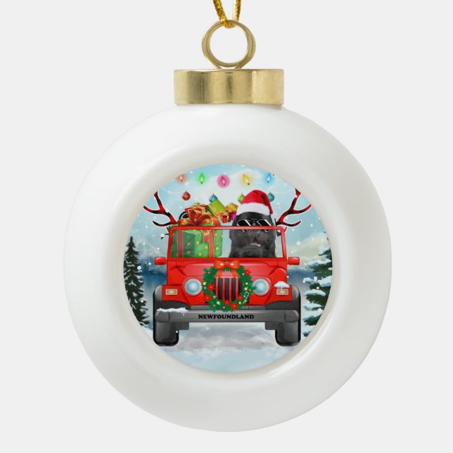 Neufundland Hund mit Weihnachtsgeschenken Keramik Kugel-Ornament (Vorderseite)