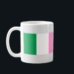 Neufundland-Tricolor-Flagge (Kanada) Kaffeetasse<br><div class="desc">Römisch-katholischer Stern der Flagge der Sea Association ("Neufundland Tricolor"). Die Neufundland-Tricolor, oder das Rosa, Weiß und Grün, ist eine inoffizielle Flagge, die in der kanadischen Provinz Neufundland und Labrador zu sehen ist, und man glaubt fälschlicherweise, dass sie eine offizielle Flagge Neufundlands und Labradors, oder häufiger, der Insel Neufundland war. Die...</div>