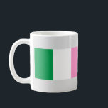 Neufundland-Tricolor-Flagge (Kanada) Kaffeetasse<br><div class="desc">Römisch-katholischer Stern der Flagge der Sea Association ("Neufundland Tricolor"). Die Neufundland-Tricolor, oder das Rosa, Weiß und Grün, ist eine inoffizielle Flagge, die in der kanadischen Provinz Neufundland und Labrador zu sehen ist, und man glaubt fälschlicherweise, dass sie eine offizielle Flagge Neufundlands und Labradors, oder häufiger, der Insel Neufundland war. Die...</div>