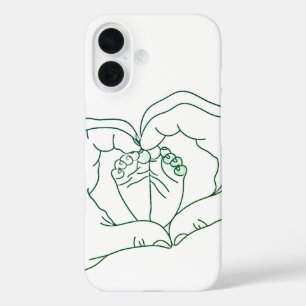 Neugeborene Babyfütterung in den Händen der Eltern iPhone 16 Hülle
