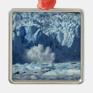 Neugeborener Eisberg platscht in kalte Gewässer Ornament Aus Metall
