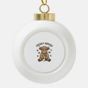 Neugeborenes Highland-Kalb-Baby-Ankündigungsdesign Keramik Kugel-Ornament